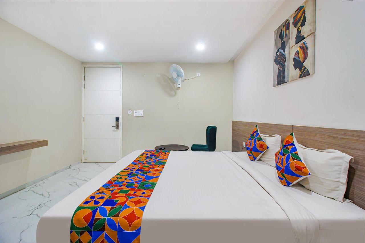 Fabhotel Ssr Fern Suites - 100M From Gsm Mall Madeenaguda Lingampalli Exterior photo