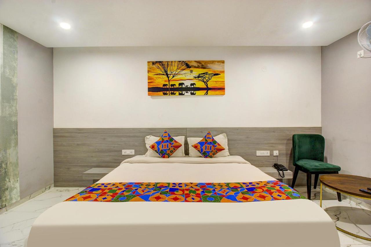 Fabhotel Ssr Fern Suites - 100M From Gsm Mall Madeenaguda Lingampalli Exterior photo