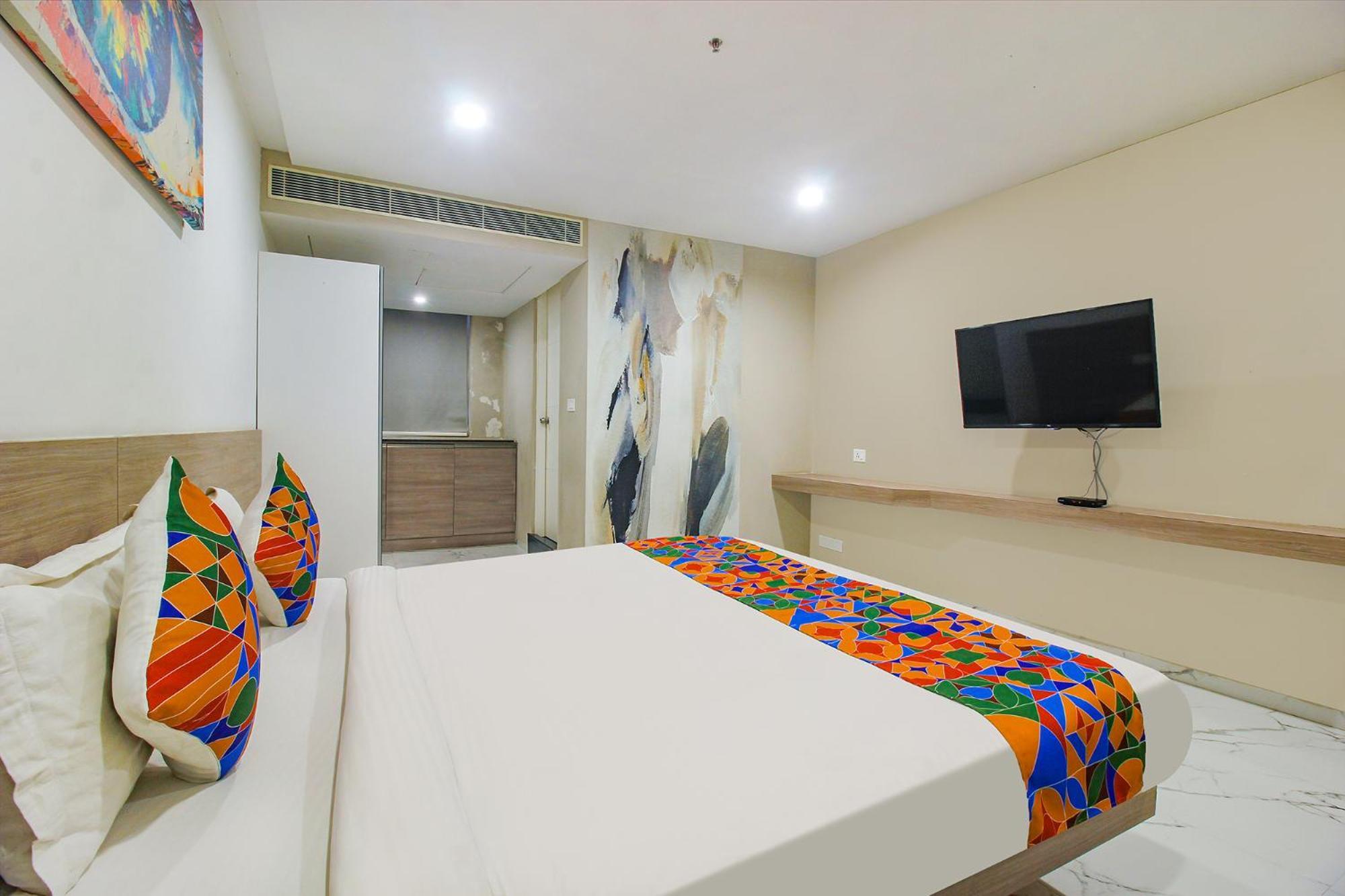 Fabhotel Ssr Fern Suites - 100M From Gsm Mall Madeenaguda Lingampalli Exterior photo